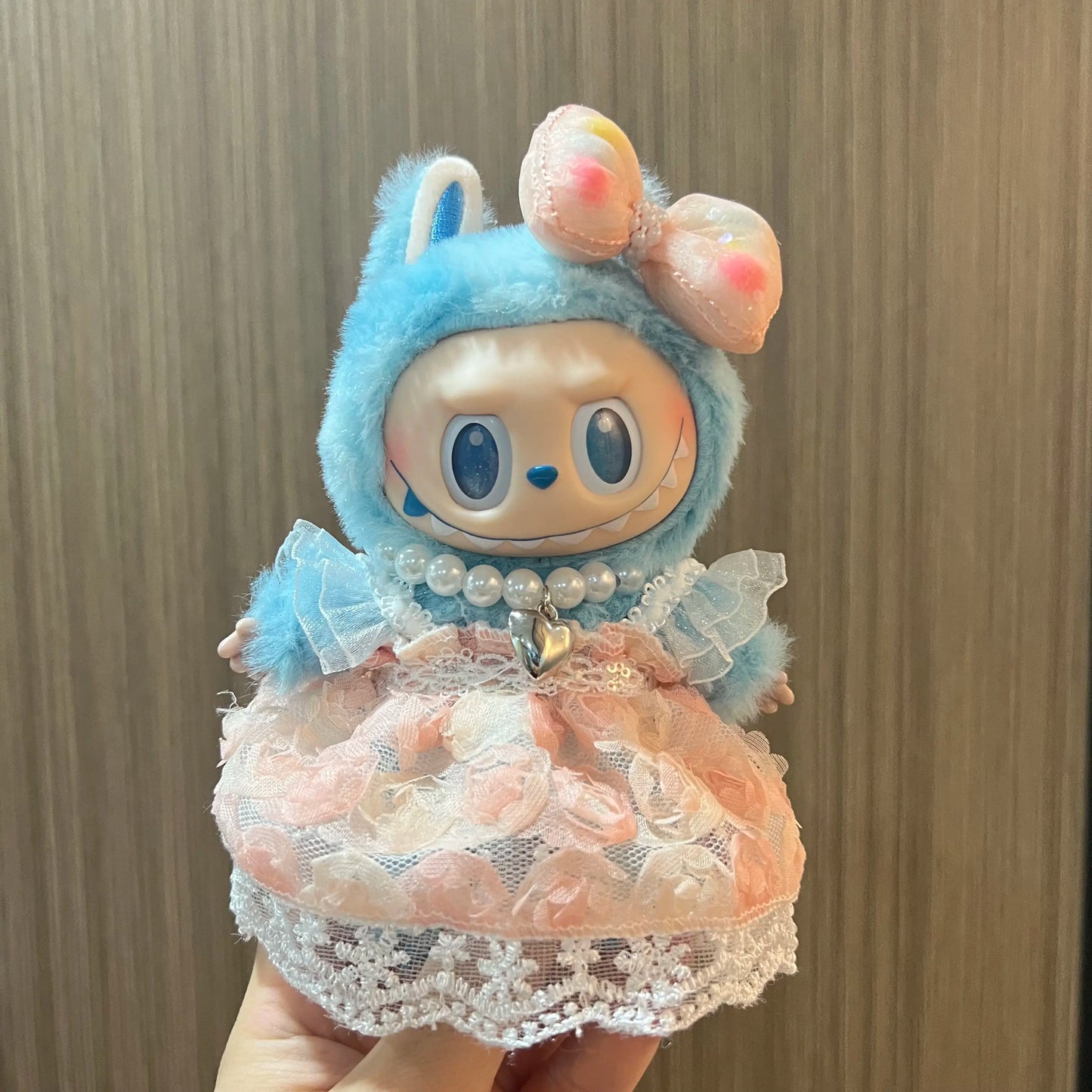 Labubu V3 Front High-Energy-Serie US Handsome Cartoon Toy Doll with Couture Wardrobe